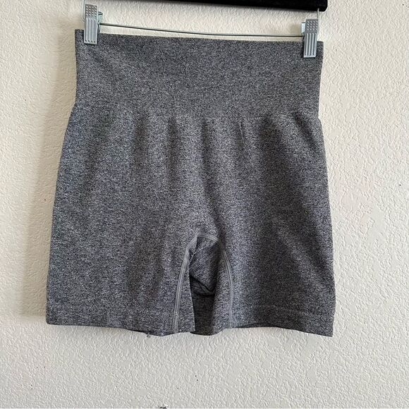 Gray short biker shorts - Picture 4 of 7